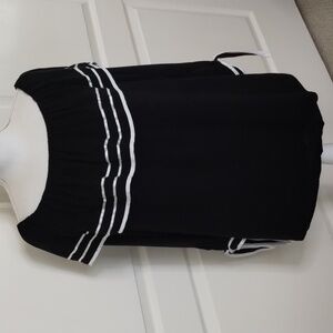 Forever 21 black and white on or off shoulder blouse size large, lined
